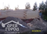 Первый этаж брусового дома с эркером