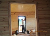 Установка металлической двери в брусовом доме