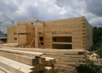 Возведение каркаса крыльца брусового дома