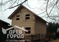 Задний двор дома из бруса