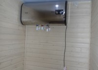 Водонагреватель установленный в бане из бруса