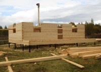 Стены первого этажа брусового дома 8x9