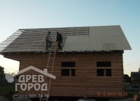 Металлочерепица на крыше дома 9x10