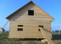 Изолированная крыша дома 8x8 из профилированного бруса