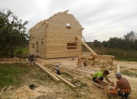 Пропил для окон в стене дома 6x9 из профилированного бруса