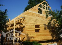 Стропильаня система и фронтон дома 8x9 из профилированного бруса