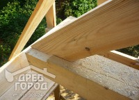 Сцепка стропильной система с балками